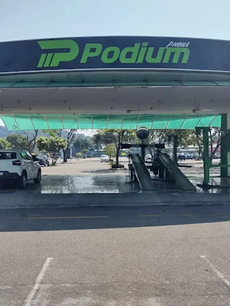 Rod. Washington Luiz, 4735 - No estacionamento do Carrefour Caxias<br>Carrefour Caxias<br>Duque de Caxias - RJ <br> CEP: 25065-000 - 1