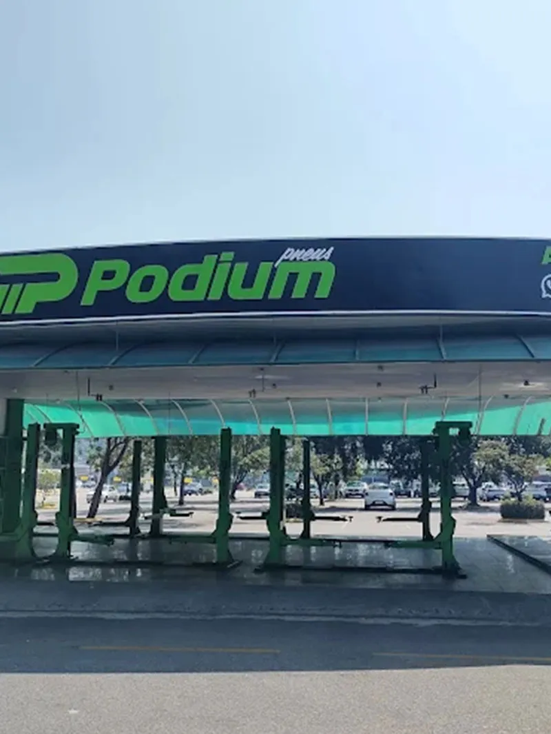 Rod. Washington Luiz, 4735 - No estacionamento do Carrefour Caxias<br>Carrefour Caxias<br>Duque de Caxias - RJ <br> CEP: 25065-000 - 3